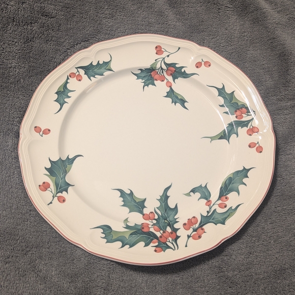 Villeroy & Boch Other - 2 Villeroy & Boch Holly Porcelain 12" Dinner Plates
